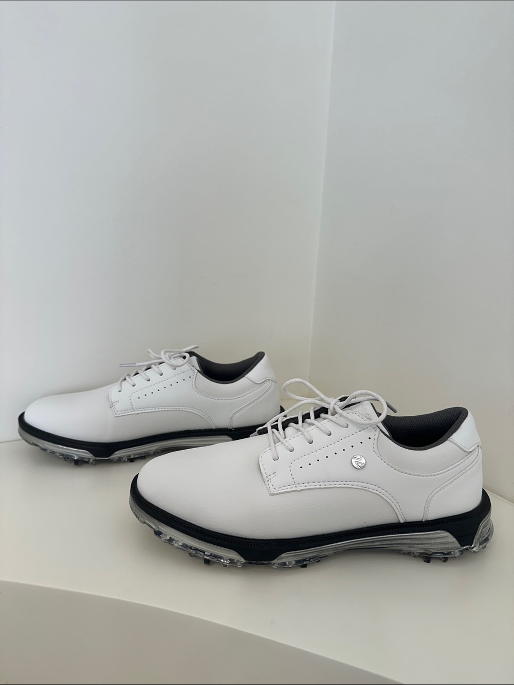 Men's White Athletic Golf Shoes with Black Accent - Lace-Up Performance